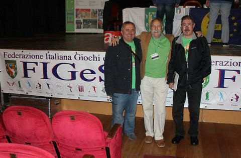 Prez y Verdes, en Italia, entre dos  compaeros en la reunin internacional.