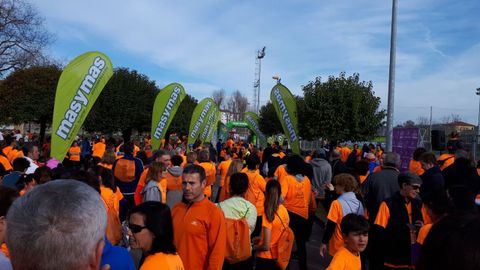 Participantes en la carrera Galb�n contra el c�ncer infantil en Nore�a