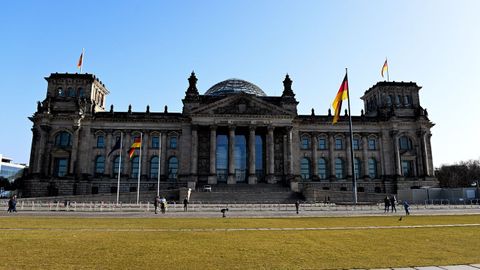 El agente suministr informacin sobre el Bundestag, el Parlamento federal germano.