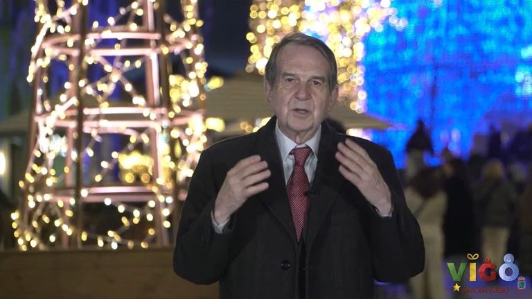 El espíritu de Castrelos toma a Abel Caballero en su mensaje de Navidad: «Os quiero, os quiero, os quiero»