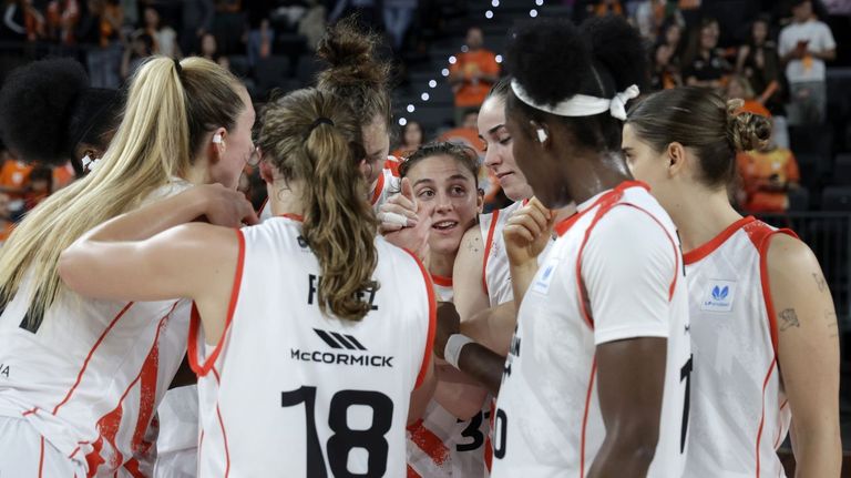 El Ensino Lugo acaba perdiendo (73-70), pero roza las semifinales remontando provisionalmente