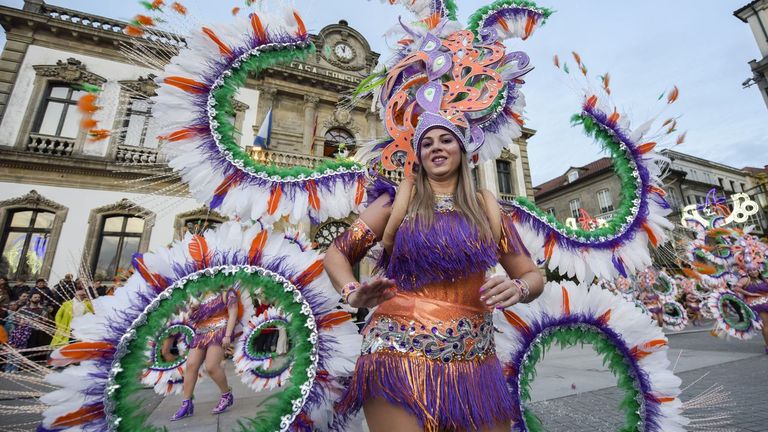 Entroido en Pontevedra: de la lluvia a cachón a la fiesta en las calles
