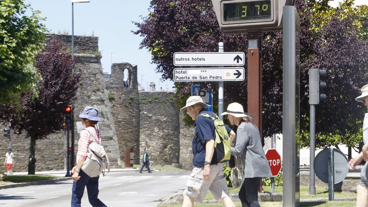 Ola de calor en Lugo ba�istas en el r�o Mi�o