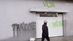 Fachada de la sede nacional de Vox en Madrid, donde se han aparecido las pintadas