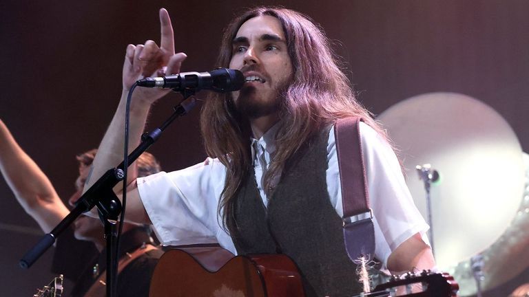 Carlos Ares: «Me parece increíble poder vivir de juntar unas palabras con unos sonidos»