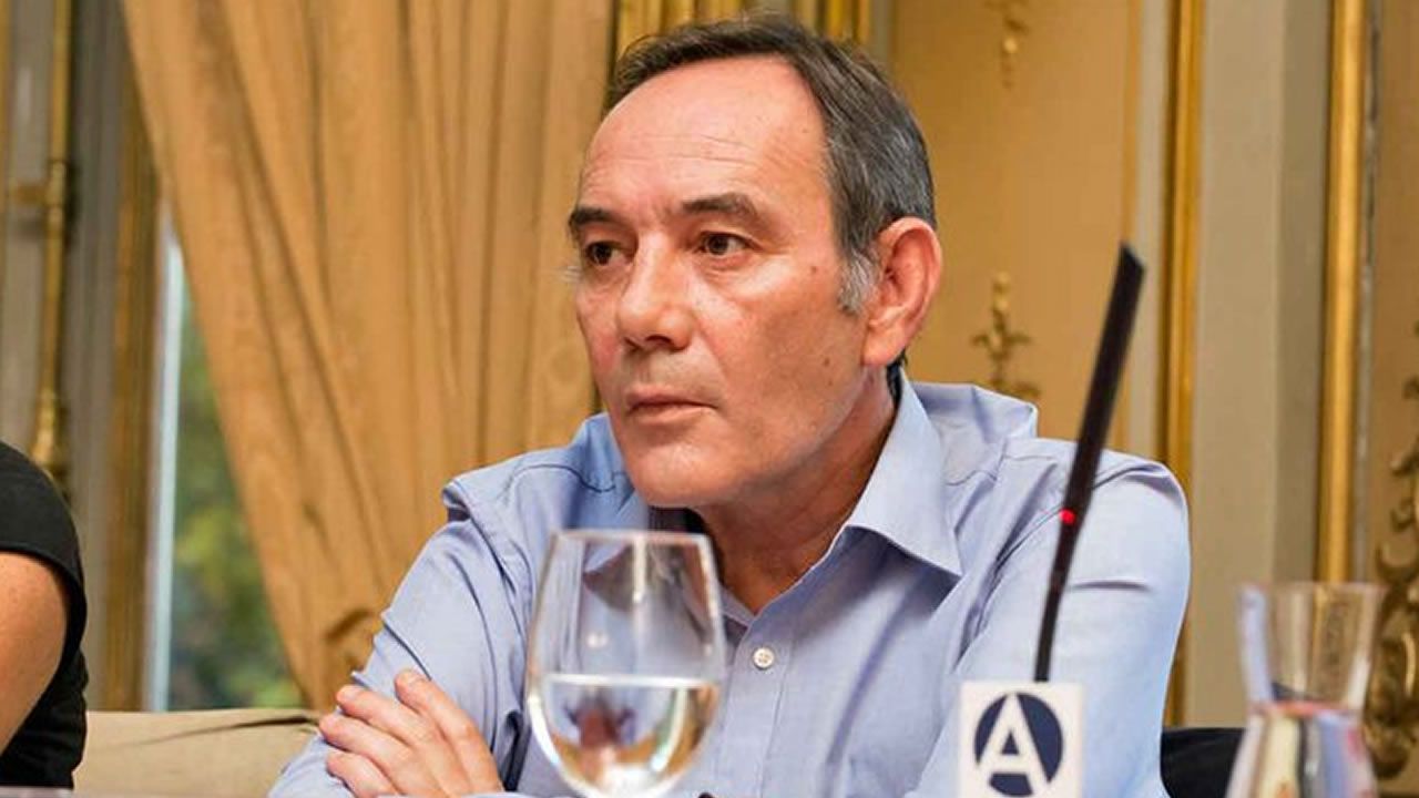 Así se disfruta del Ribadeo Indiano.Santiago Yerga en una foto publicada en la cuenta de Twitter de la @SEstadoMigr