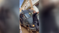 Juan Francisco, el vecino de Paiporta rescatado tras tres d�as postrado en una cama y flotando en el agua que anegaba su casa