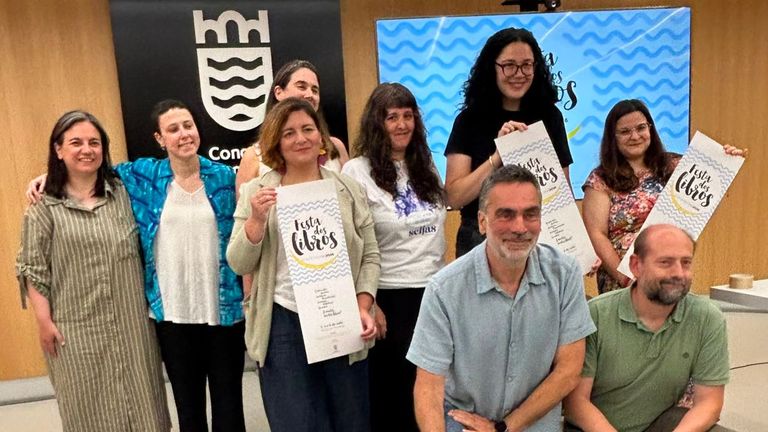 Manuel Rivas, Paula Carballeira, Paco Nogueiras ou Elvira Mínguez, no arranque da novena Festa dos Libros de Pontevedra