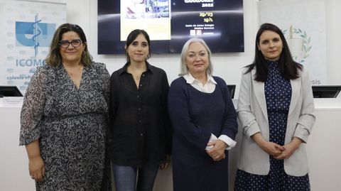 Pilar Garzón, presidenta del Colegio Médico; Natalia Silva, Margarita Arandia y María Moldes, antes de la charla en Ourense.