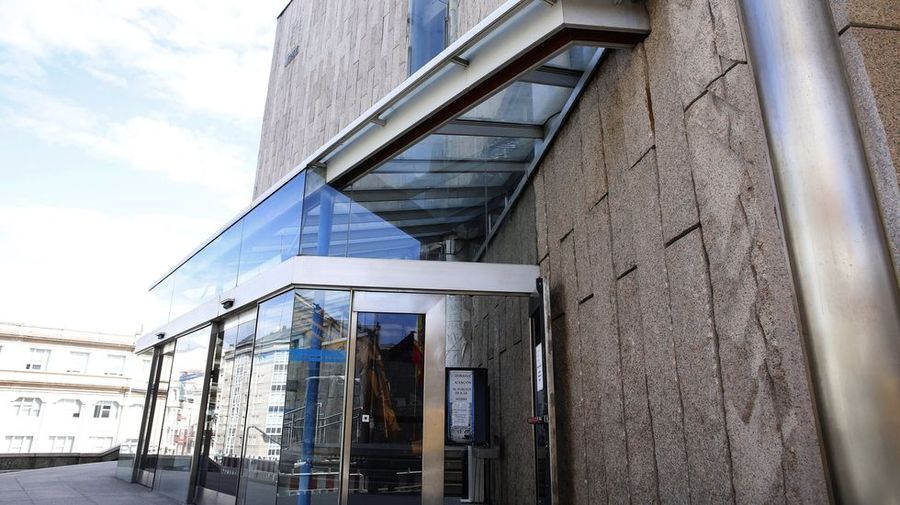 Condenado a 11 meses por robar en 14 coches en el garaje de su edificio