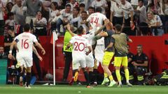 El Sevilla se clasifica para semifinales de la Europa League.Los jugadores del Sevilla celebran su clasificación para semifinales de la Europa League