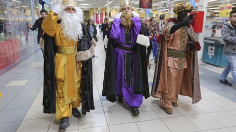 Reyes Magos en el Carrefour de Coristanco