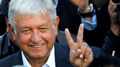 Andrs Manuel Lpez Obrador, el favorito en todas las encuestas, lleg a votar media hora antes de la apertura del colegio electoral