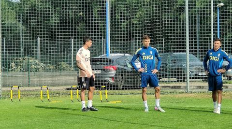 Luka Ilic, en el centro, junto a Dani Ramilo y Alberto del Moral