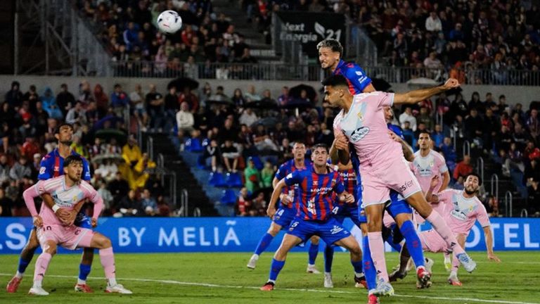 Acci�n de juego del Eldense-Real Oviedo