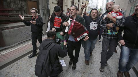 Mangüi Martín, en la imagen con su brazo derecho en alto.
