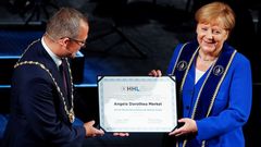 Merkel elogi el coraje de los ciudadanos de Leipzig protagonistas de la revolucin pacfica que precedi a la cada del muro de Berln, al recibir el ttulo de doctora honoris causa por la Universidad de esa ciudad del este de Alemania