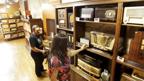 Exposicin de radios antigas, en Salceda, nunha foto de arquivo.