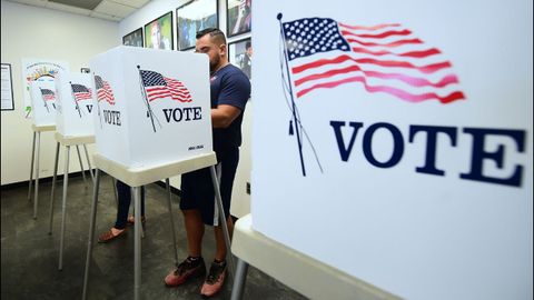 Más electores en un colegio electoral de Norwalk, en California