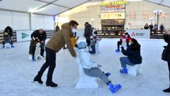 La pista de hielo de la Cubela fue inaugurada por el campen olmpico, Javier Fernndez, el pasado da 14