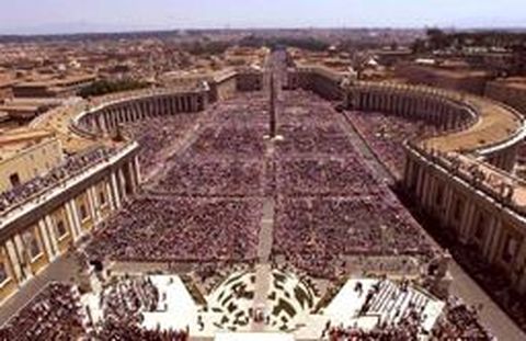 La canonización del Padre Pío congrega a más de  personas en el  Vaticano