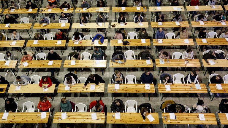 ¿Es discriminatorio el temario de las oposiciones a celador?