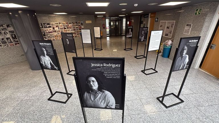 Una exposición de retratos difunde en el Hospital Montecelo la enfermedad injerto contra receptor