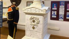 El monumento funerario se encuentra en una de las salas del Museo Naval de Ferrol