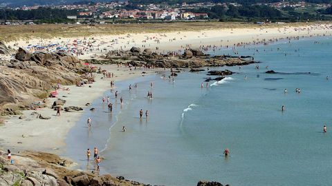La Playa de A Lanzada en O Grove es una de las ms conocidas de la costa gallega por su buena situacin y sus ms de 3km para disfrutar de largos paseos.