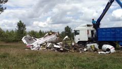 Retirada de los restos del avi�n accidentado en Lavacolla