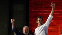 Lula da Silva y Fernando Haddad, durante la celebracin del triunfo en la noche electoral del pasado 30 de octubre.