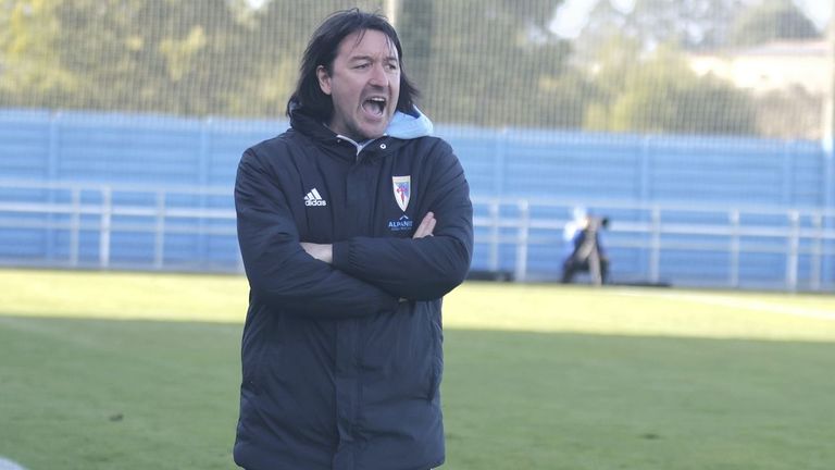 El Compostela se sostiene entre vientos en una temporada desigual