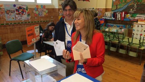 Paloma G�zquez votando para las elecciones generales