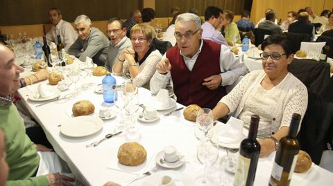 La asociacin contra el cncer de Coristanco celebr el sbado su cena benfica