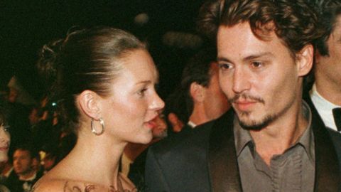 La modelo Kate Moss y el actor Johnny Depp, en una imagen tomada en el festival de Cannes en 1998