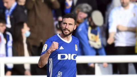 Borja Bastn celebra su gol ante el Burgos en El Planto