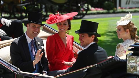 Los principes de Gales junto a la princesa Beatriz y su marido Edoardo Mapelli Mozzi
