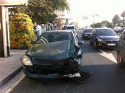 Uno de los coches siniestrados en la plaza de Mina, en A Coru�a