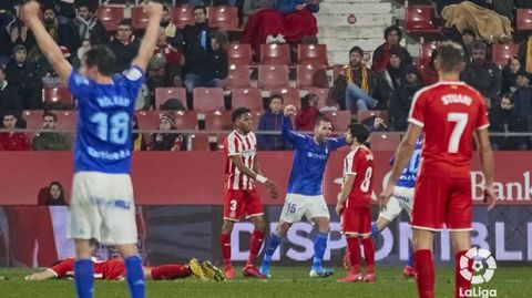Christian y, al fondo, Ortu�o, celebran el gol de Tejera en Girona