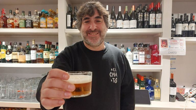 Catas, música y un bingay en El Chato y O´Panderetas por sus aniversarios: «Una cerveza no se debería tomar en copa de vino»