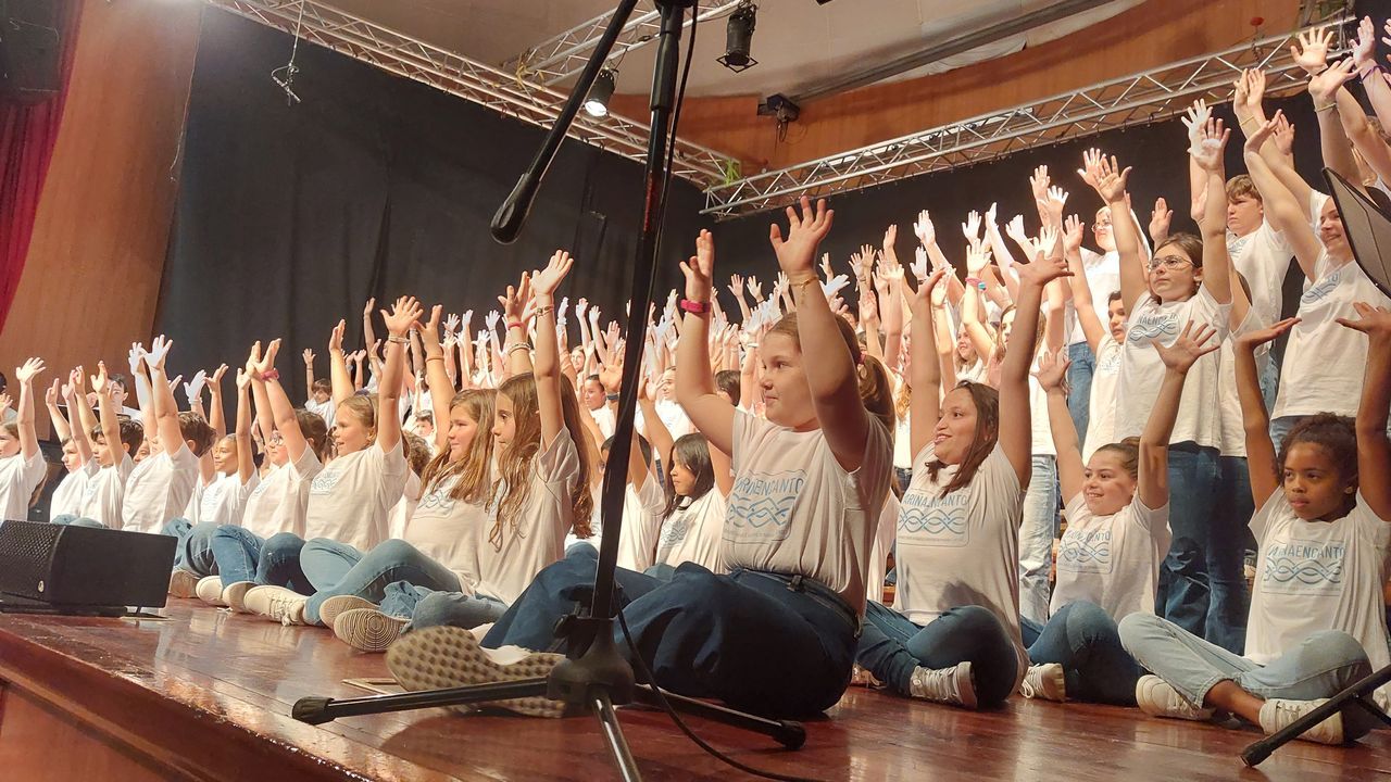 La magia del canto: 245 niños que erizaron la piel del público con sus voces en Burela