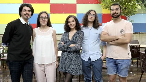 De izquierda a derecha. Daniel (21 años), Antía (22 años), Alexandra (23 años), Chisco (21 años), León (22 años)