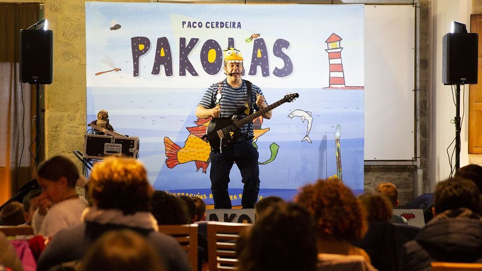 Pakolas actuar en el rea comercial Ponte Vella