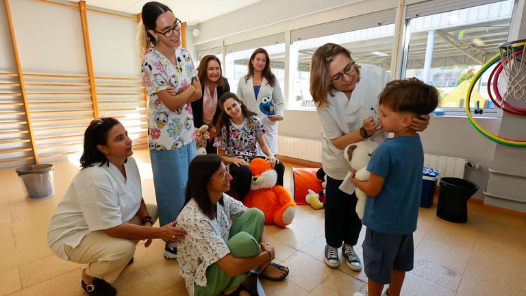 La vacunación de la gripe llega a diez colegios de Vigo y su área desde el martes: fechas de cada uno y claves
