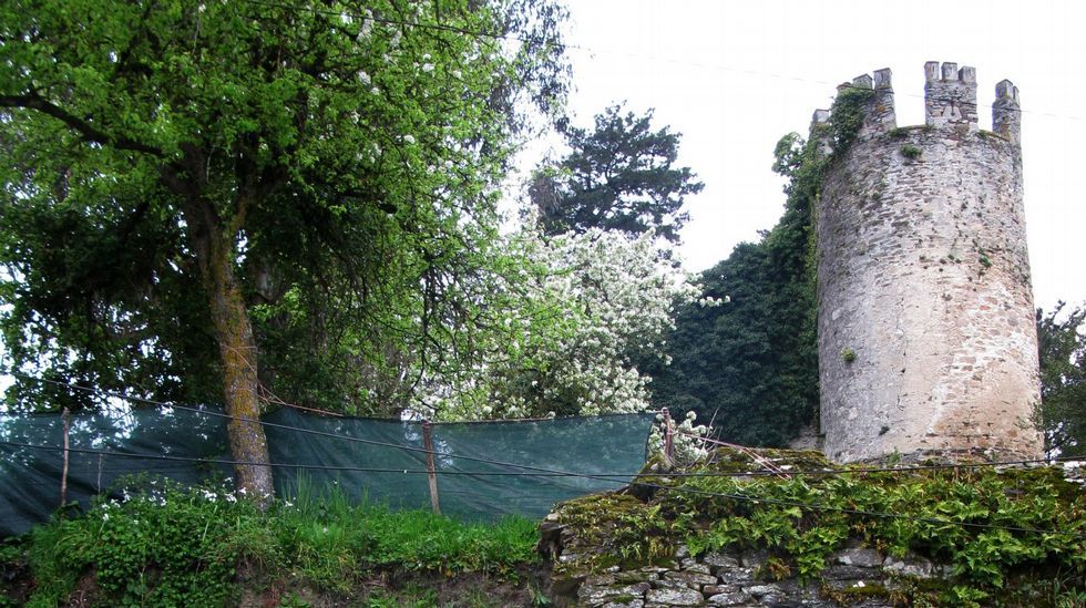 Kadete, a la izquierda, en el partido ante el equipo de O Val. 