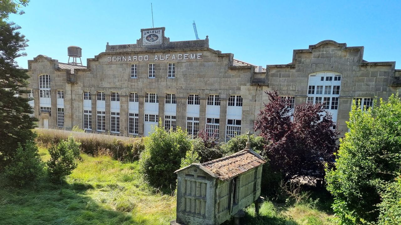Ruta por Zam&aacute;ns.Edificio de la f&aacute;brica de conservas Alfageme