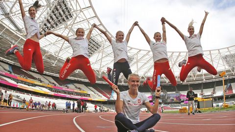 Atletas polacas tras entrenar en el Estadio Olmpico de Londres, donde maana comienza el Campeonato Mundial de Atletismo