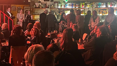 Feijoo y Calvi�o en un pub de A Coru�a