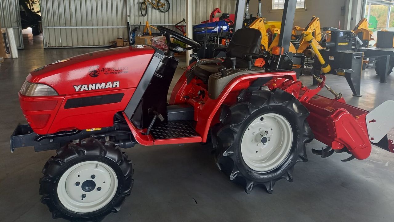 Una pelea en Sarria durante San Juan obliga a parar la actuacin de La Panorama.La tienda sarriana import el tractor de Japn y lo renov