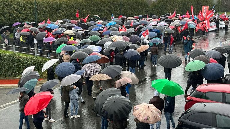 Trescientas personas marchan entre Vilasantar y Curtis para pedir una solución para Losán